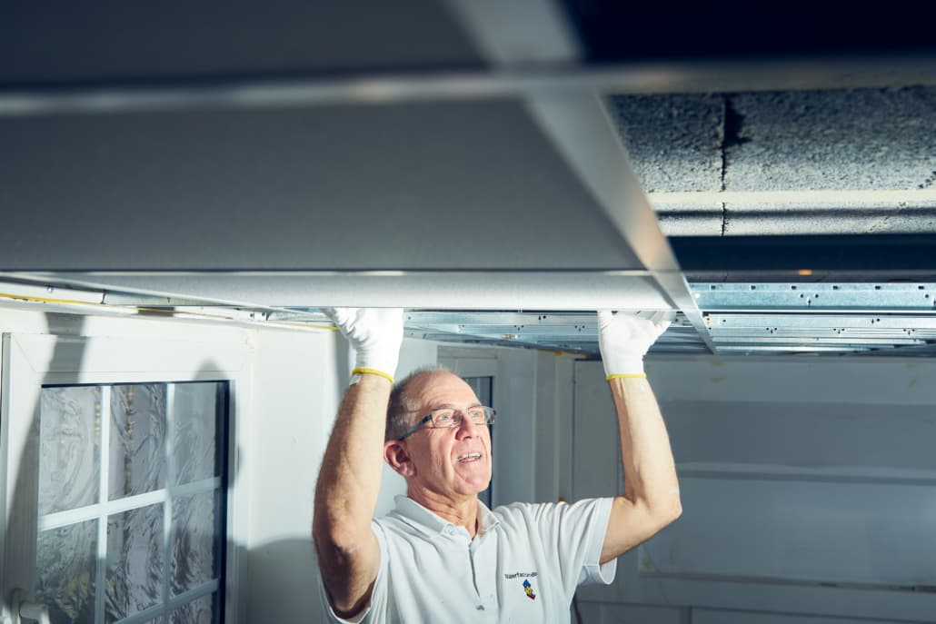 Innenanstrich von Malerfachbetrieb Bardenberg — saubere Wandflächen und Trockenbaudecke